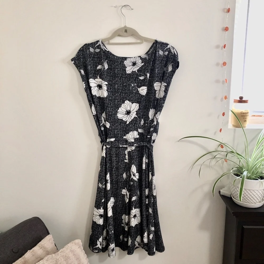 Mandy Evans Belted Dress - Picture 2 of 5